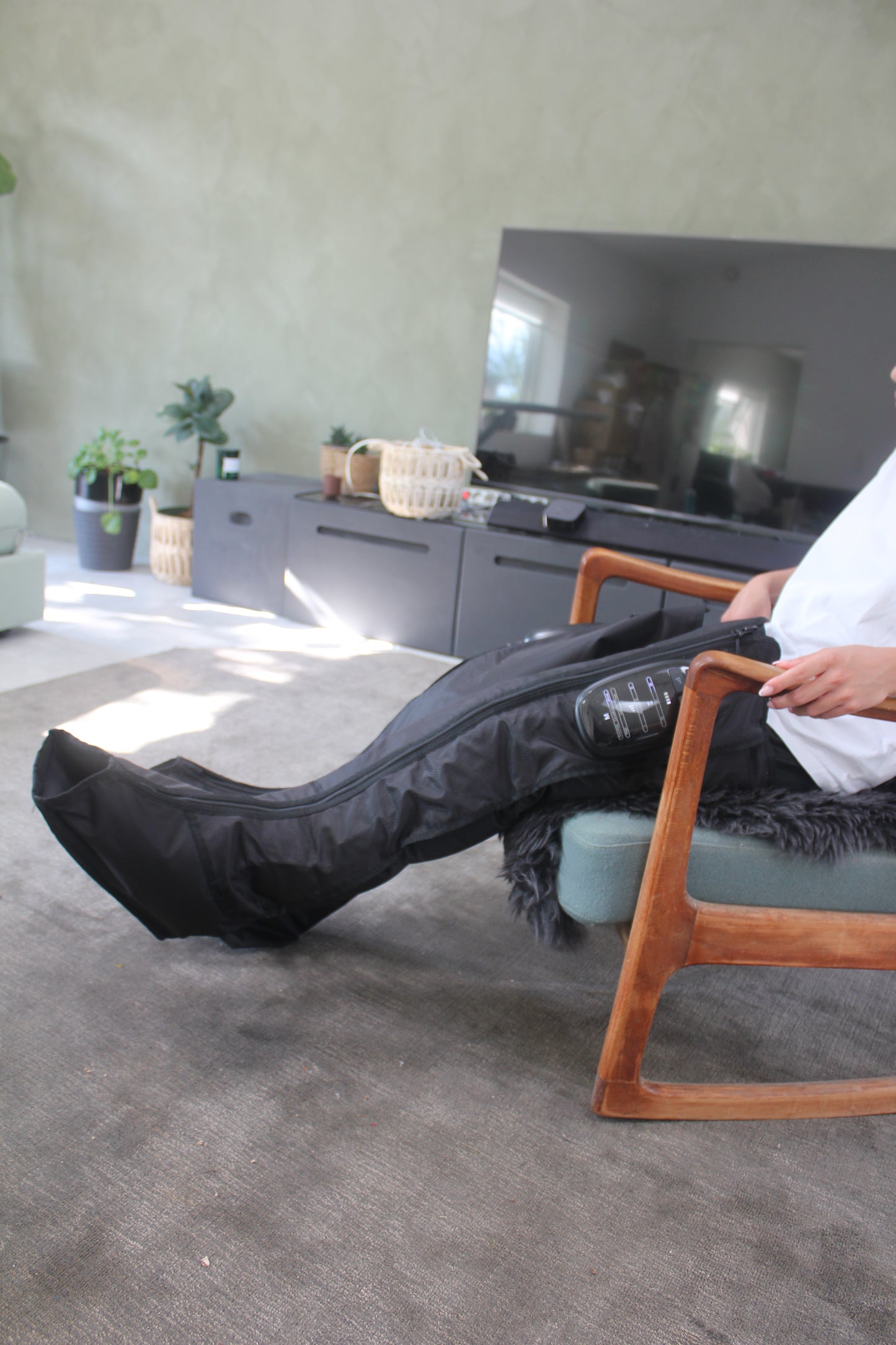 HyperRecover Leg Massager